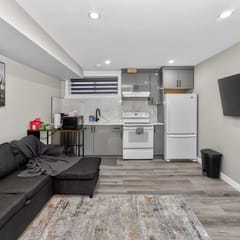 2 BR Suite YYC Airport and Downtown 4324 DN