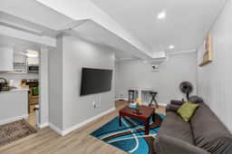 2BR Suite Near YYC Airport and Downtown 4644 DN - Image 3