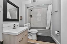 2BR Suite Near Airport & Downtown – 4640 B – DN - Image 5