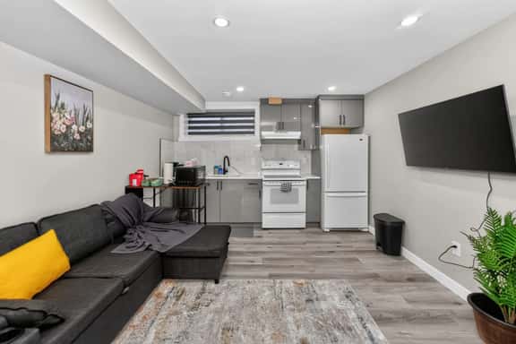 2 BR Suite YYC Airport and Downtown 4324 DN - Image 1