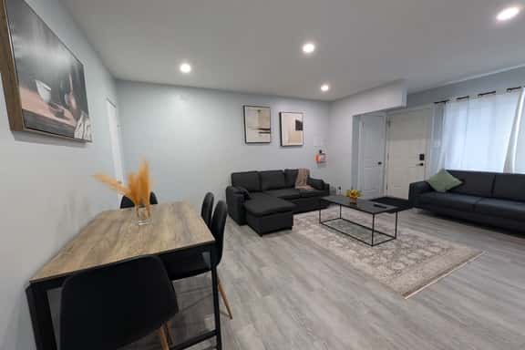 2BR Suite Near YYC Airport & Downtown - 4408 – UP - Image 1