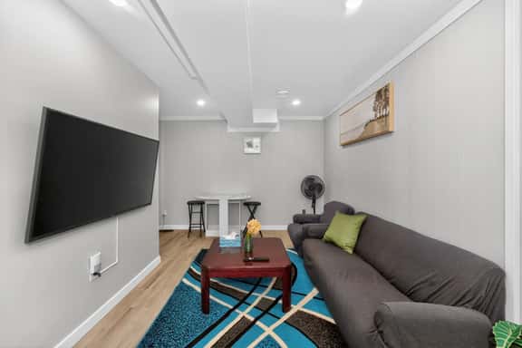 2BR Suite Near YYC Airport and Downtown 4644 DN - Image 1