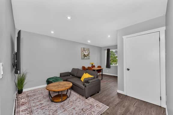 2BR Suite Near Airport & Downtown – 4640 A – UP - Image 1