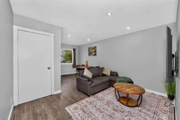 2BR Suite Near Airport & Downtown – 4640 B – UP - Image 1
