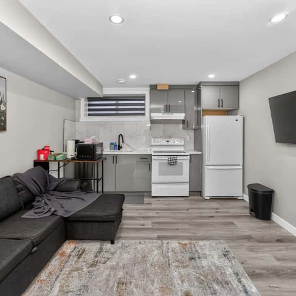 2 BR Suite YYC Airport and Downtown 4324 DN - Image 1