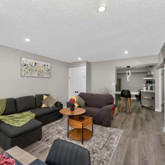 2BR Suite Near YYC Airport & Downtown - 4324 – UP - Image 1