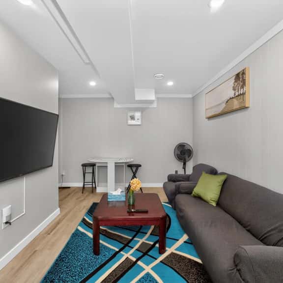 2BR Suite Near YYC Airport and Downtown 4644 DN - Image 1