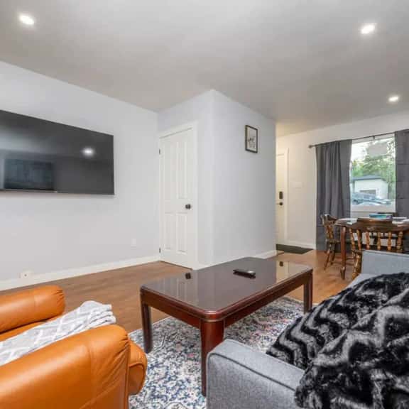 2BR Suite Near YYC Airport Downtown 4644 UP - Image 1