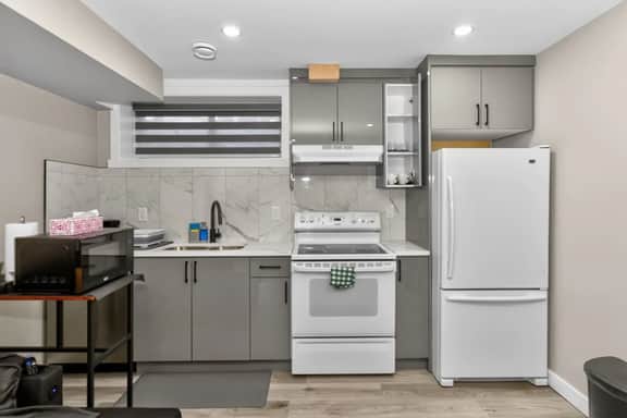 2 BR Suite YYC Airport and Downtown 4324 DN - Image 3