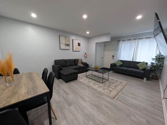 2BR Suite Near YYC Airport & Downtown - 4408 – UP - Image 3