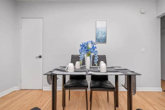 2BR Suite Near YYC Airport and Downtown 4404 UP - Image 5