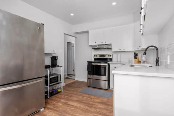 2BR Suite Near YYC Airport and Downtown 4404 UP - Image 4