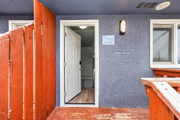 2BR Suite Near Airport & Downtown – 4640 A – DN - Image 5