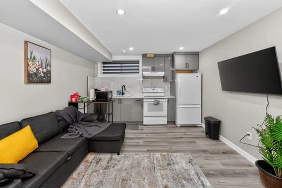 2 BR Suite YYC Airport and Downtown 4324 DN - Image 1
