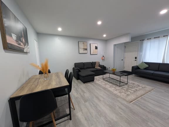 2BR Suite Near YYC Airport & Downtown - 4408 – UP - Image 1