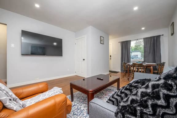 2BR Suite Near YYC Airport Downtown 4644 UP - Image 1